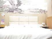 鸭哥侦探探花约了个短裙少妇啪啪，口交舔弄上位骑乘后入抽插猛操