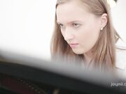 漂亮小美女这样学习给力这表情好销魂看了立马鸡动