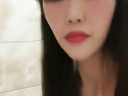 雪儿r粉 躲在男厕塞着跳蛋自慰，伺机勾引路人干一次就要500块钱