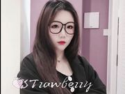 国产大神strawberry的性爱日记 高潮迭起的大胸美少女学生爽到不能呼吸