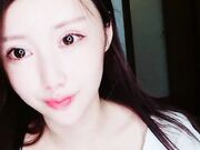 依恋情人美女，问网友你的鸡巴黑不黑 过来操我吗，不想再用玩具插淫穴了，不爽吖！