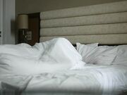 胳膊受伤了小哥酒店约操极品身材的女友露脸