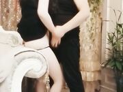 大胆表弟趁魔鬼身材美女表姐喝醉后动手动脚,在沙发上强行扒掉内裤抽插