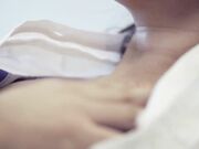 国产AV剧情 性感淫乱人妻肉体勾引上门快递员