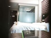 长得漂亮放得开又骚浪贱知道怎么搞男人能爽先口爆一次洗个澡在狠狠肏她