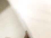 背着老公偷情的小骚逼找刺激，在大哥的各种姿势高速抽插下浪荡呻吟不止