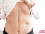 性感宝贝anny Aurora和River Fox在玩ps4时被大屌袭击