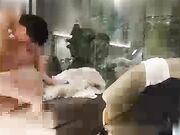 社会小妹就是开放,一约就去开房直奔主题_