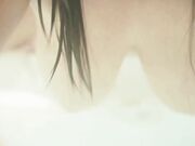 爱好摄影老板苍先生唯美大作浴缸内玩弄巨乳妹子抠B打奶炮搞的妹子娇喘呻吟