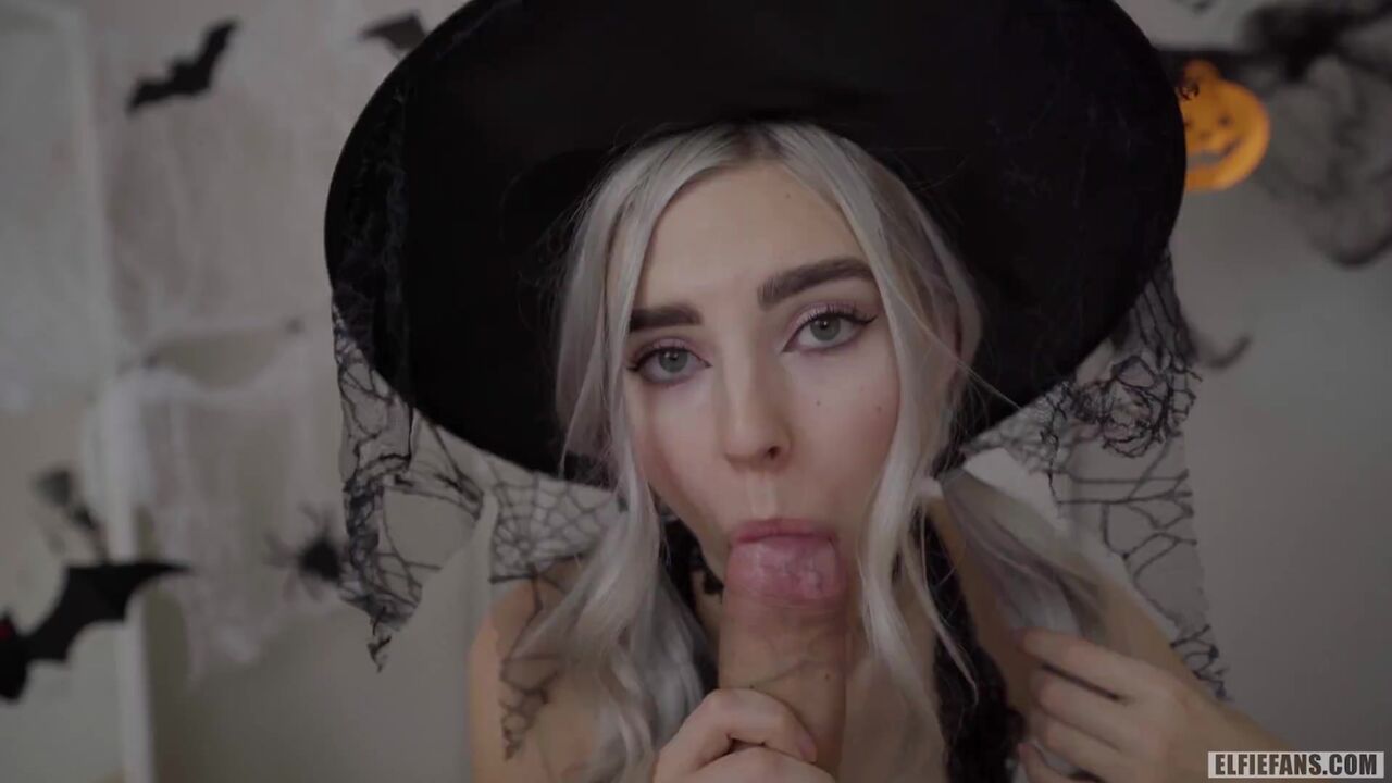 Eva Elfie 的女巫 COS，颜射&品精