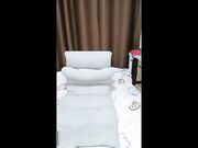 网红美女【宅男榨汁鸡】邀请邻居闷骚大叔到家做客勾引啪啪