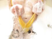 色魔摄影师约漂亮美女模特私拍 趁模特洗澡摸摸鲍鱼