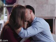 为了增进友谊，少女互换炮友