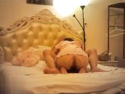 大神周末在家里约炮白白嫩嫩的美少妇穿上白丝袜 猛操小骚B完美露脸