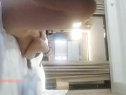 身材不错逼毛很性感的外围女和炮友宾馆开房啪啪喷射到她的胸上