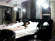 商务酒店外表清纯长发美女大学生穿着校服逃课出来与男友开房打炮