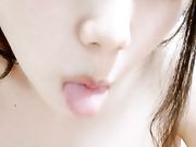 白肤美艺校美女主播好想用手捏一下她那完美的奶子看看是不是真的