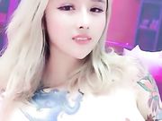 手机直播非常骚气的网红脸主播诱惑秀身材很不错花臂纹身很社会不要错过