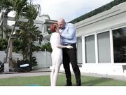 白皙马尾丰满女孩被大公鸡给操了