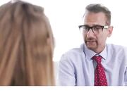 饥渴的淫妻勾引管道工做爱直到在她体内射精