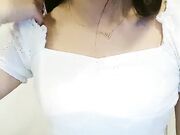 小学妹这是喝多了啊被无良男女带到酒店直播啪啪 扒光了吃奶玩逼鸡巴塞嘴里