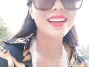 勾搭路人像个母狗一样撅着让后入草逼爆菊站着喷尿